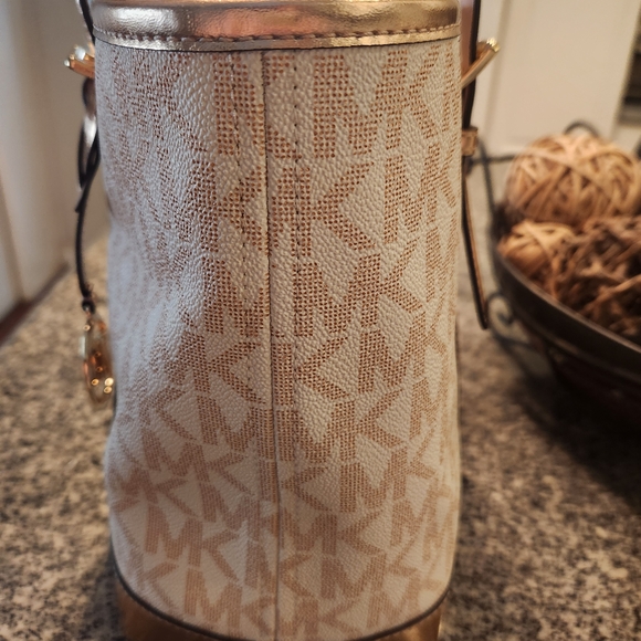 Michael Kors Jet Set Travel Small Metallic Logo Top-Zip Tote Bag in Rose Gold - Picture 6 of 14